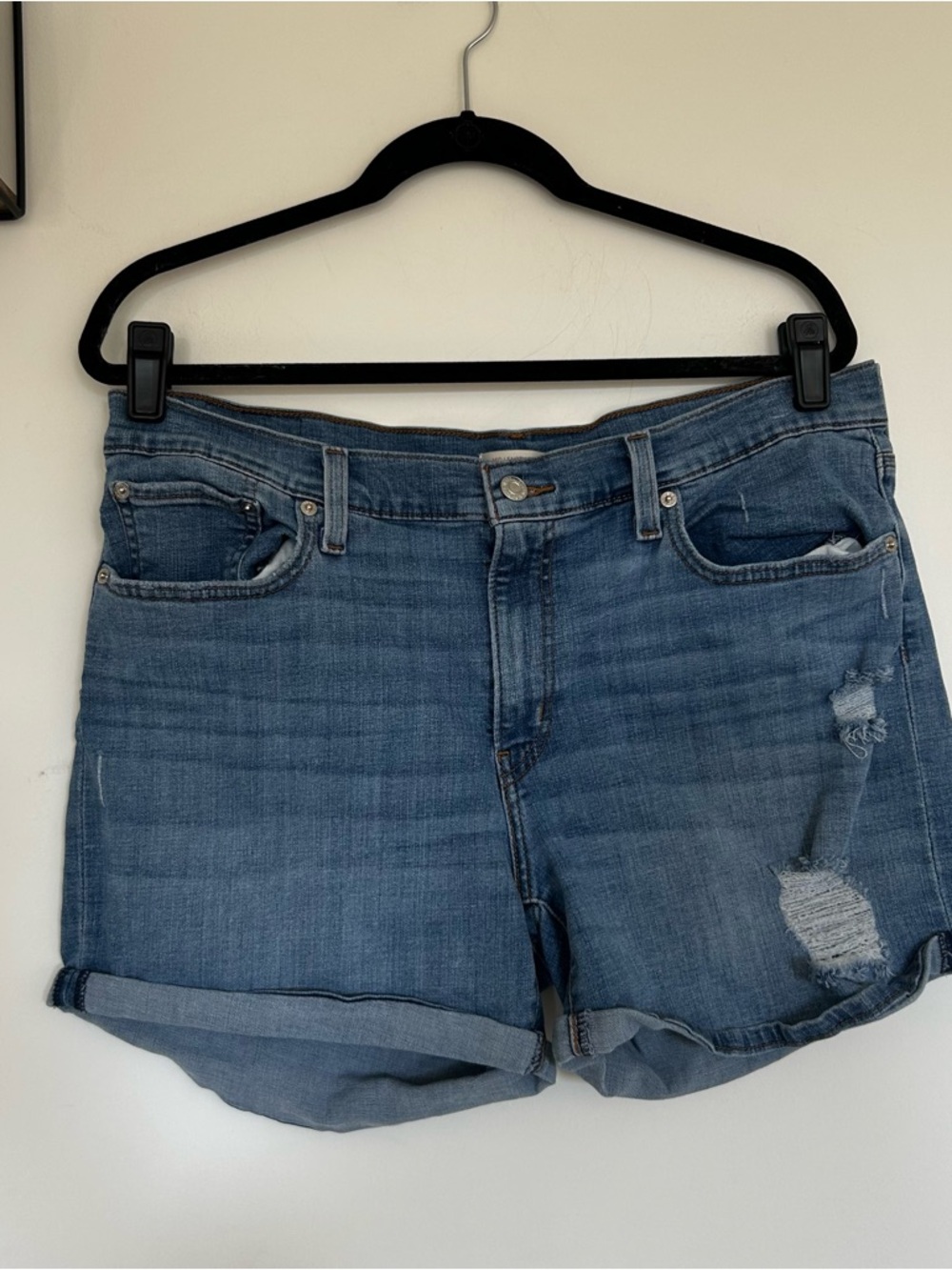 Levi’s Blue Mid Length Shorts Lightly Distressed Denim Jean Size 33